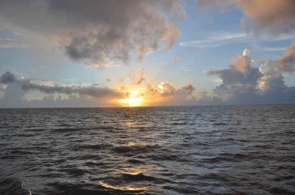 Nascer-do-sol na viagem de volta da Ilha de Lençóis para Apicum Açu, nas Reentrâncias Maranhenses - MA